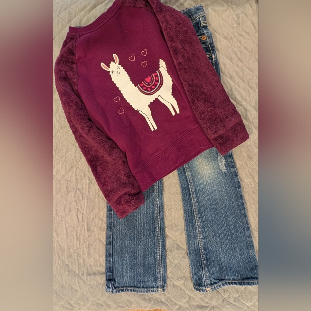 Levi's Girls Size 6 Classic Blue Denim Jeans And A Llama Crew Neck